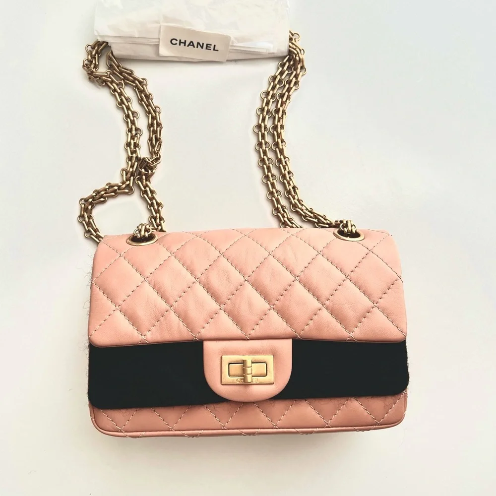 🔥CHANEL Reissue 2.25 Quilted Flap in Peace Pink Aged Calfskin